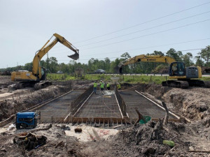 Box culvert construction adjacent to existing SR 52 lanes. (June 2020 photo)
