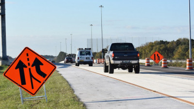 Traffic exiting southbound I-75 to the Selmon Expressway merges with traffic entering from westbound SR 60 (new traffic pattern began January 28, 2020).
