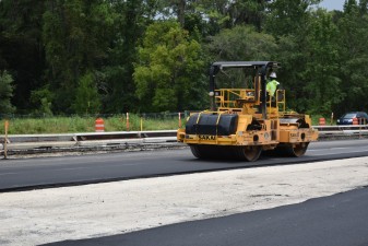 Fresh asphalt is rolled on southbound US 41. Concrete will be placed over this base for the final roadway surface. (8/27/2021 photo)