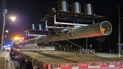 Upright and mast arm transport (February 2026 photo)