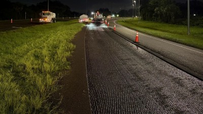 Applying tack coat on the milled surface in the left lane on northbound (September 2026 photo)
