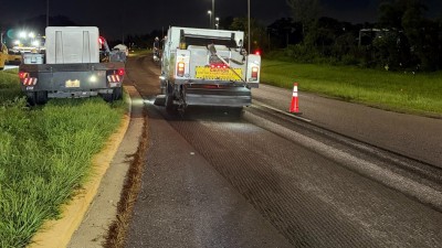 Sweeping and vacuuming the milled surface in the left lane on northbound (September 2026 photo)