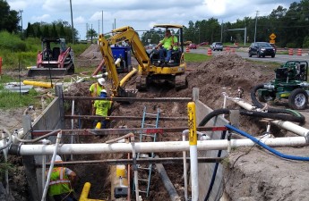 Gas main tie-in operation along southbound US41 (9/29/2021 photo)