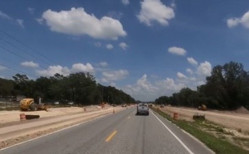 Looking east at widening work on both sides of SR 50, west of US 301 (8/17/2021 photo)