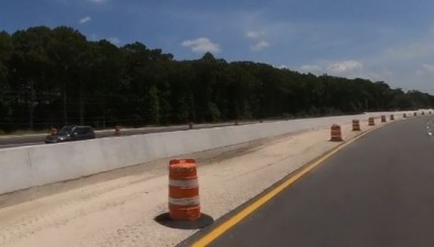 New median barrier wall between eastbound and westbound SR 50 (8/17/2021 photo)