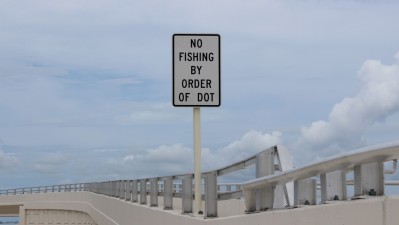 Image showing a post mounted sign on the Howard Frankland Bridge shared-use path "No Fishing By Order of DOT" (Photo May 2026)