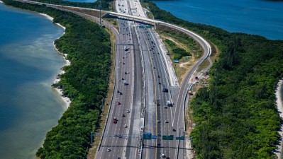 Looking west at northbound and southbound travel lanes on I-275 approaching the Pinellas side showing construction of future Express Lanes (November 2026 photo)