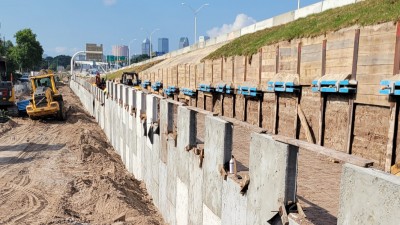 I-275 MSE (Mechanically Stabilized Earth) Wall Installation Looking South May 2022