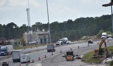 Looking southeast at construction along the future entrance ramp onto southbound I-75 (10/11/2022 photo)
