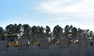 Wall construction for an interchange ramp (12/9/2021 photo)