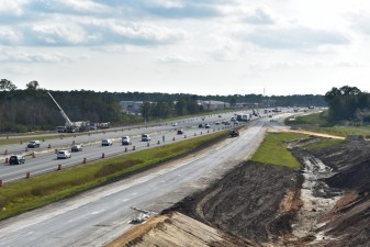 Looking southeast at construction of the new entrance ramp onto southbound I-75 (12/9/2021 photo)