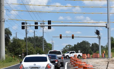 Looking north on Old Pasco Road at the new traffic signals at Overpass Road (8/15/2022 photo)