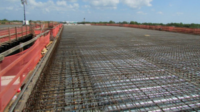 Gateway ExpresswayProject: preparation of concrete deck pour, over Ulmerton - July 2020