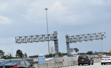 Structures installed for the I-275 express lane tolling equipment (6-5-2023 photo)