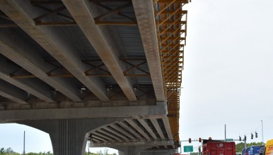 Under the SR 690 viaduct over westbound 118th Avenue N at 49th Street (5-9-2023 photo)