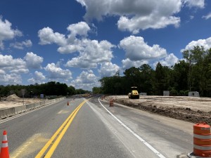 West end of traffic shift along SR 50 for roadway widening (5/16/2022 photo)