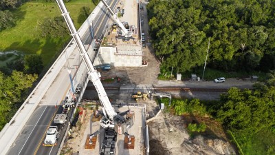 Cranes are hooking up to the first bridge beam that will be set for the westbound SR 50 bridge (8-23-2025 photo @ 8:07 a.m.)
