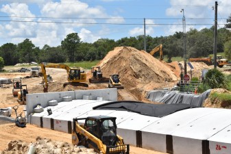 A lot of underpass construction activity west of US 41 (7/22/2021 photo)