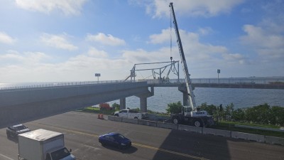 Installation of the canopy structure on the south side of the SR 60 Pedestrian Bridge (September 2026 photo)