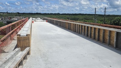 Looking north at new pedestrian bridge structure placed over SR 60 (May 2026 photo)