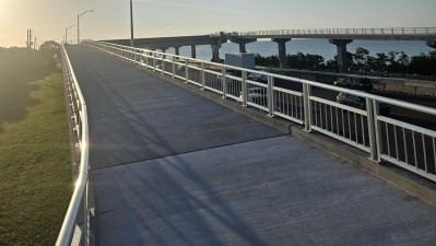 Looking south at the raised pedestrian trail and SR 60 pedestrian overpass (August 2026 photo)