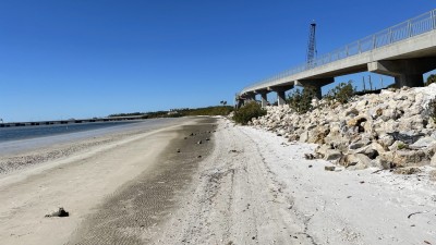 Looking west at the pedestrian trail SR 60 (February 2026 photo)