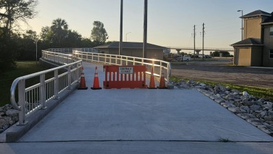 Raised pedestrian trail entrance along northside SR 60 remains closed until late 2026 (August 2026 photo)