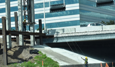 Pile installation next to northbound I-275 at West Shore Boulevard