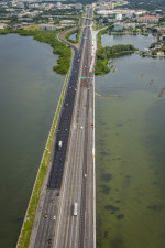 Looking east over I-275, just east of the Howard Frankland Bridge. The black lanes to the left have been repaved and the entrance ramp from SR 60 onto southbound I-275 has been lengthened. (August 17, 2020 photo)