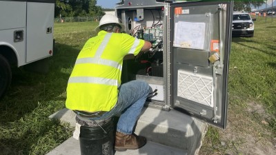 Image showing crews working on traffic signal cabinet along SR 553 (Park Road) from US 92 (Baker Street) to north of I-4 (August 2026)