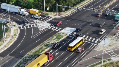 New traffic signals at I-4 and Mango Road (Exit 10) looking north of the interchange (Photo June 2026)