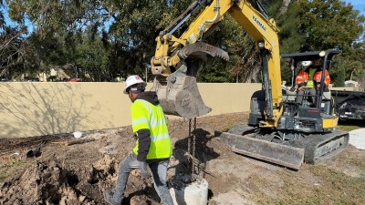 Crews performing highway lighting installation work at the intersection of US 301 and Gibsonton in Riverview, FL (January 2026 photo)