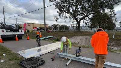 Crews performing signage installation work along the east side of US 301 just south of Gibsonton in Riverview, FL (January 2026 photo)