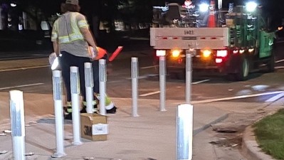 Crews installing roadway delineators at US 301 and Gibsonton Drive (August 2026 photo)