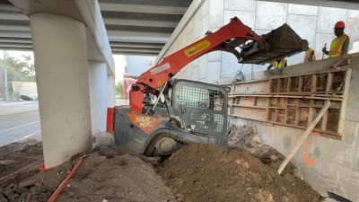 Crews installing MSE (Mechanically Stabilized Earth) walls under I-275 (Photo March 2026)