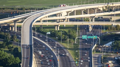 Image of eastbound and westbound SR 60 (Memorial Highway) and travel lanes to Tampa's Airport (Photo April 2026)