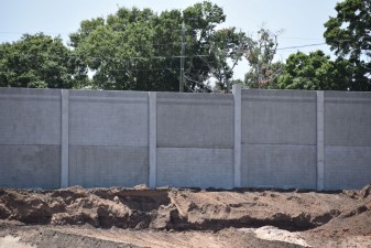 Noise barriers are being installed along the west side of I-275 north of 54th Avenue N (5-21-2026 photo)