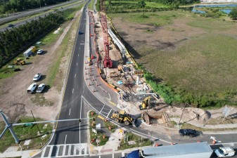 Looking south over SR 52 at construction beside the entrance ramp onto southbound SR 589/Suncoast Parkway (6-10-2026 photo)